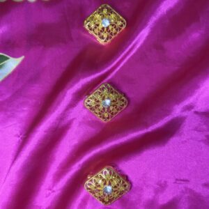 welovekebaya Gold Medium Brooch 17 KMBG017