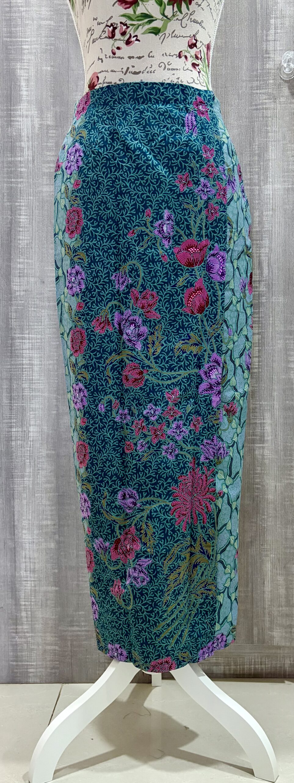 welovekebaya Sarong Skirt With Side Zip (L) – SRLTUR001