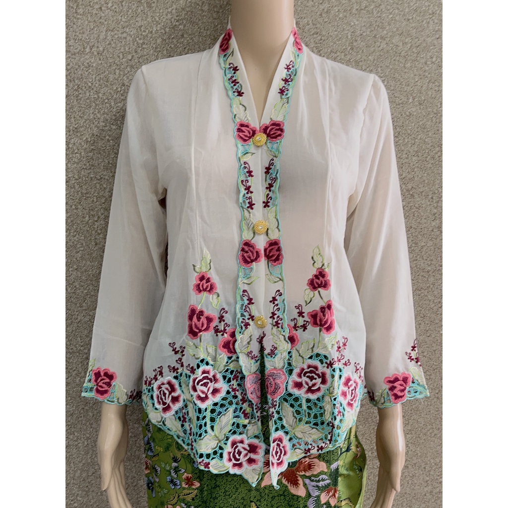 welovekebaya  Nyonya Kebaya (M) – no buttons (Top only) – NKMCR001