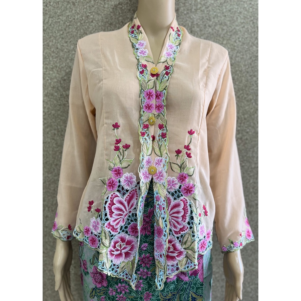 welovekebaya  Nyonya Kebaya (M) – no buttons (Top only) – NKMPEACH003