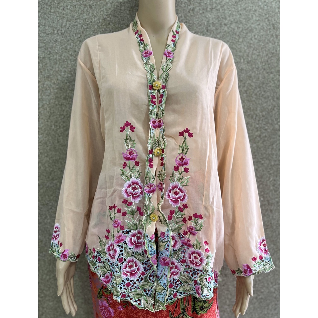 welovekebaya  Nyonya Kebaya (XXXL) – no buttons (top only) – NKXXXLPEACH001