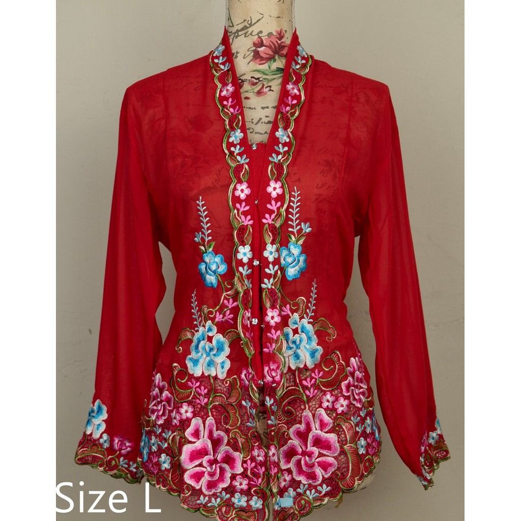 L size: Nyonya Kebaya (L) – With buttons