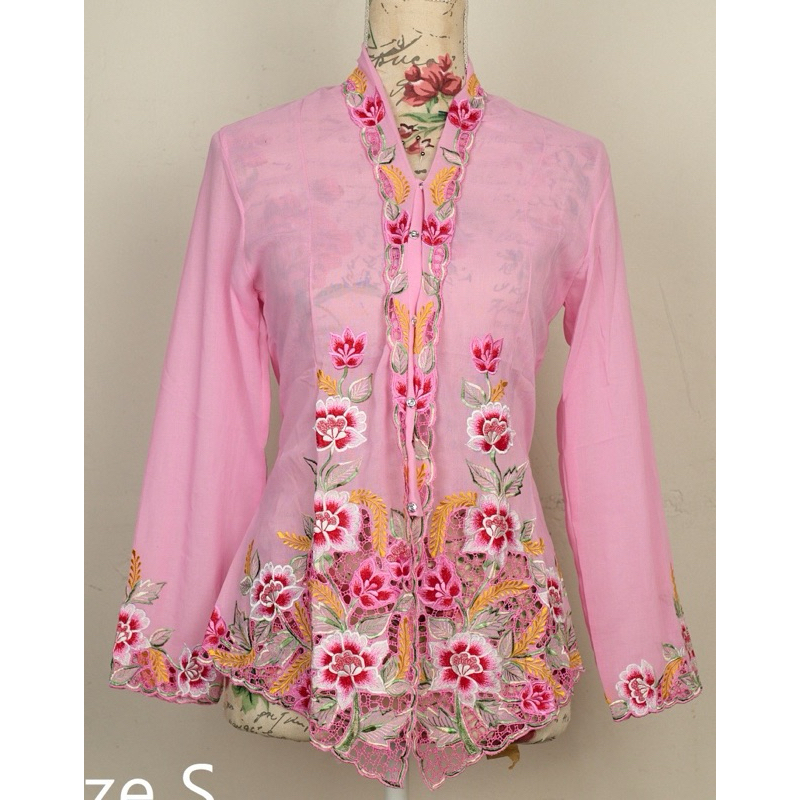 S size:  Nyonya Kebaya (S) – with buttons
