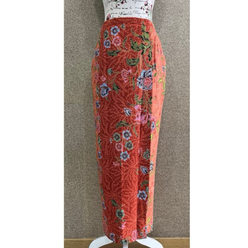 L Size:  Sarong Skirt With Side Zip (L)