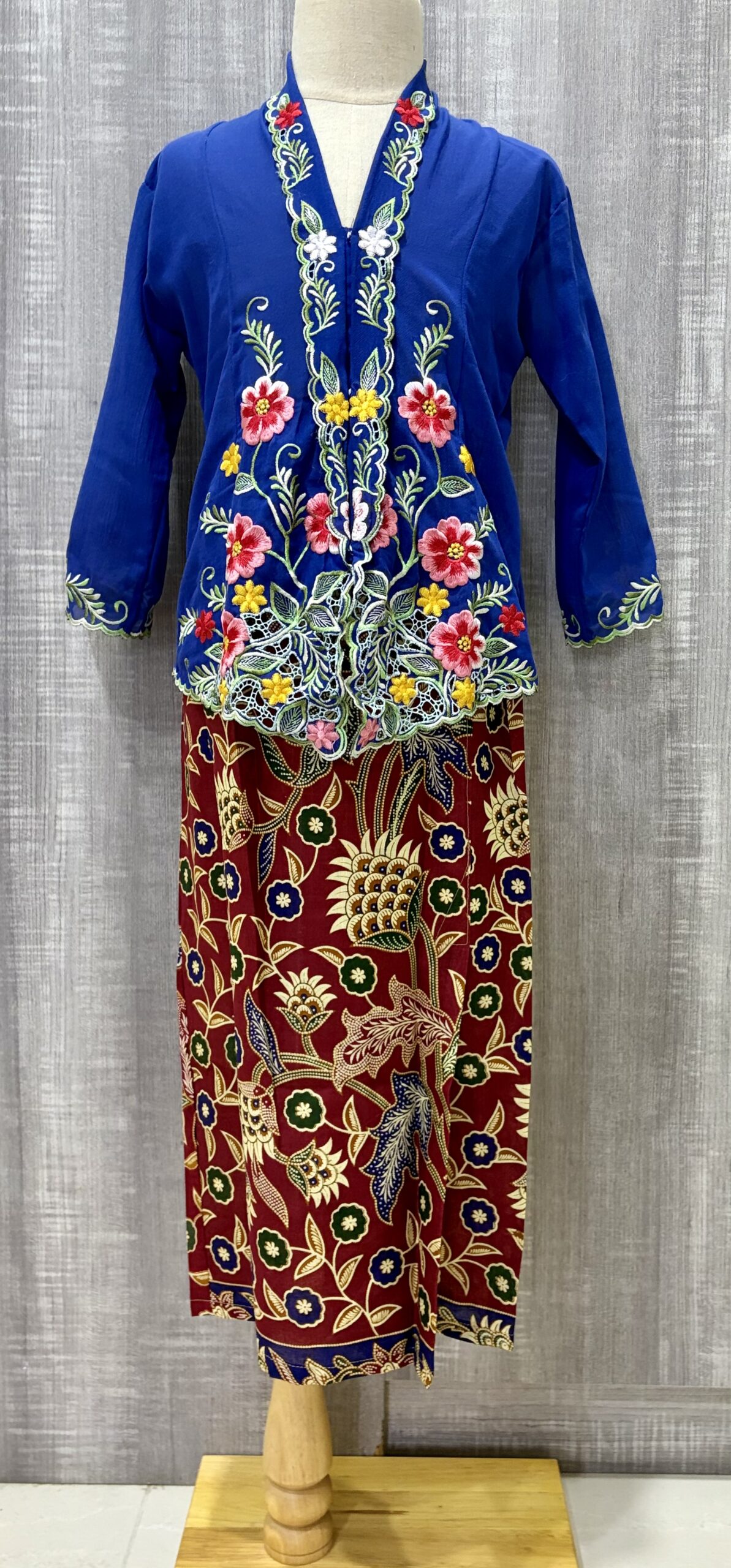 welovekebaya Kid Kebaya Set (6 Years Old) – KBK6yrsblue001